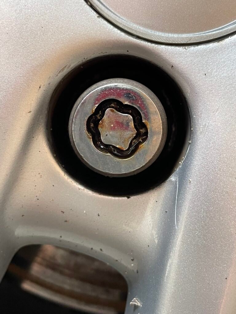 Hyundai i20 wheel locking nut key replacement