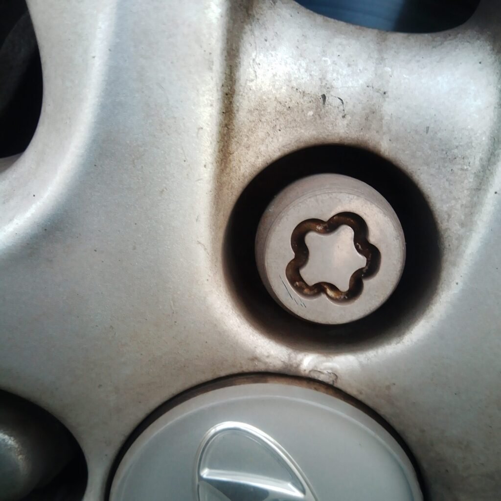Hyundai i20 wheel locking nut key replacement