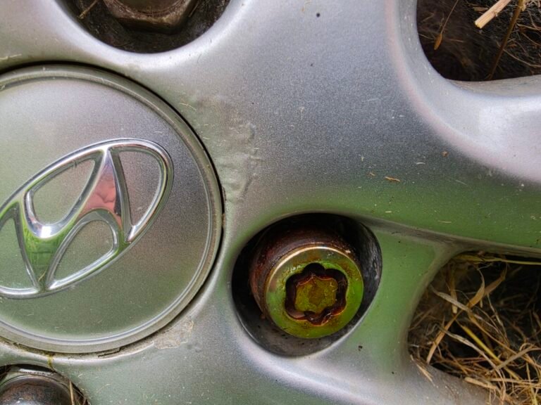 Hyundai I20 wheel locking nut key replacement