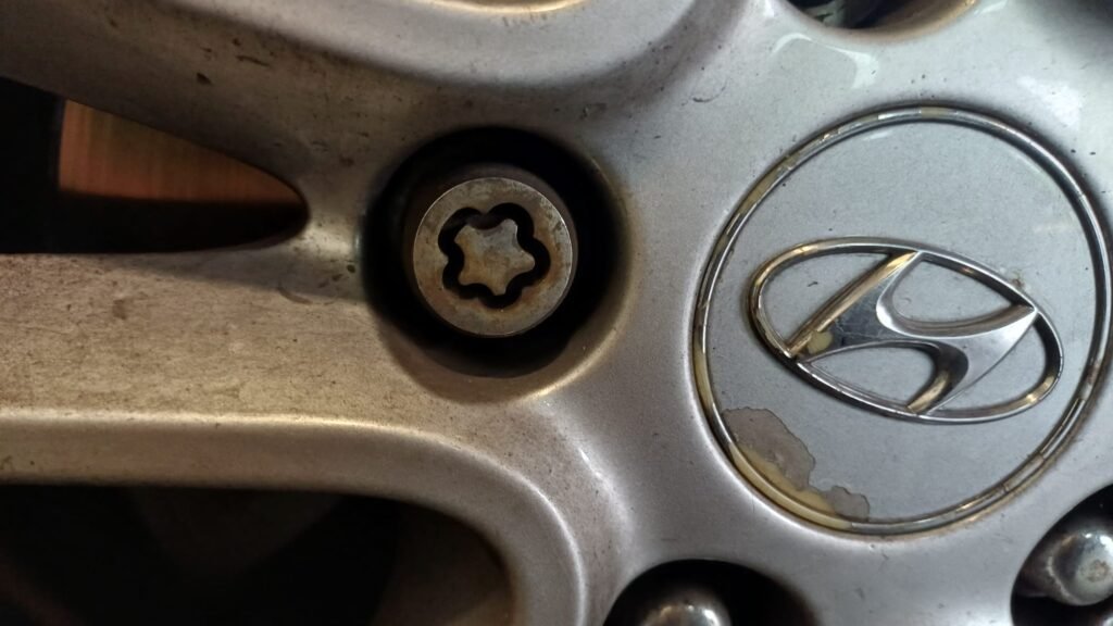 Hyundai i30 wheel locking nut key replacement