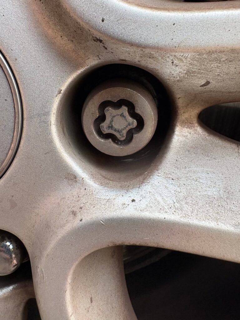 Hyundai I30 wheel locking nut key replacement