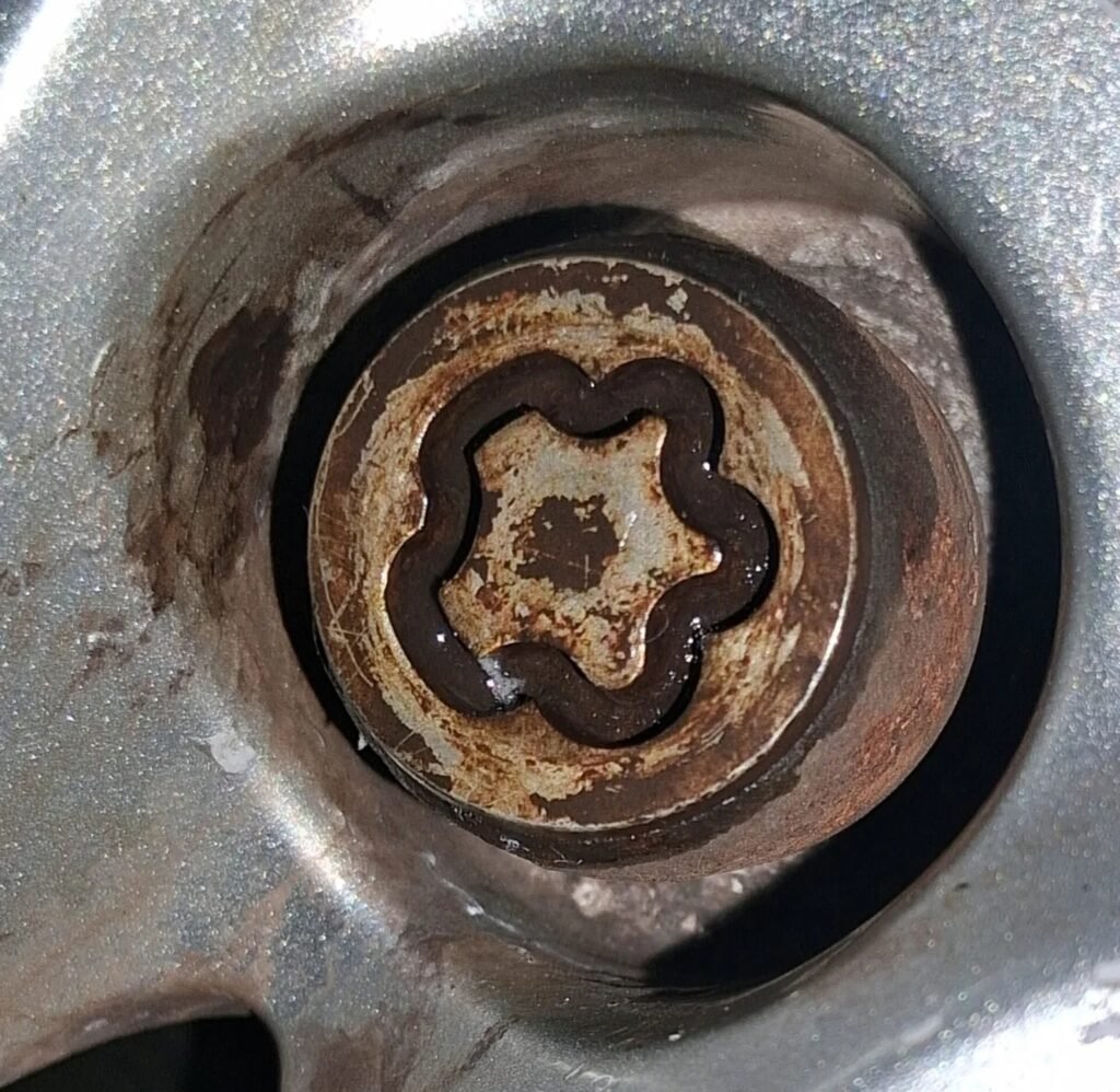 Hyundai i30 wheel locking nut key replacement