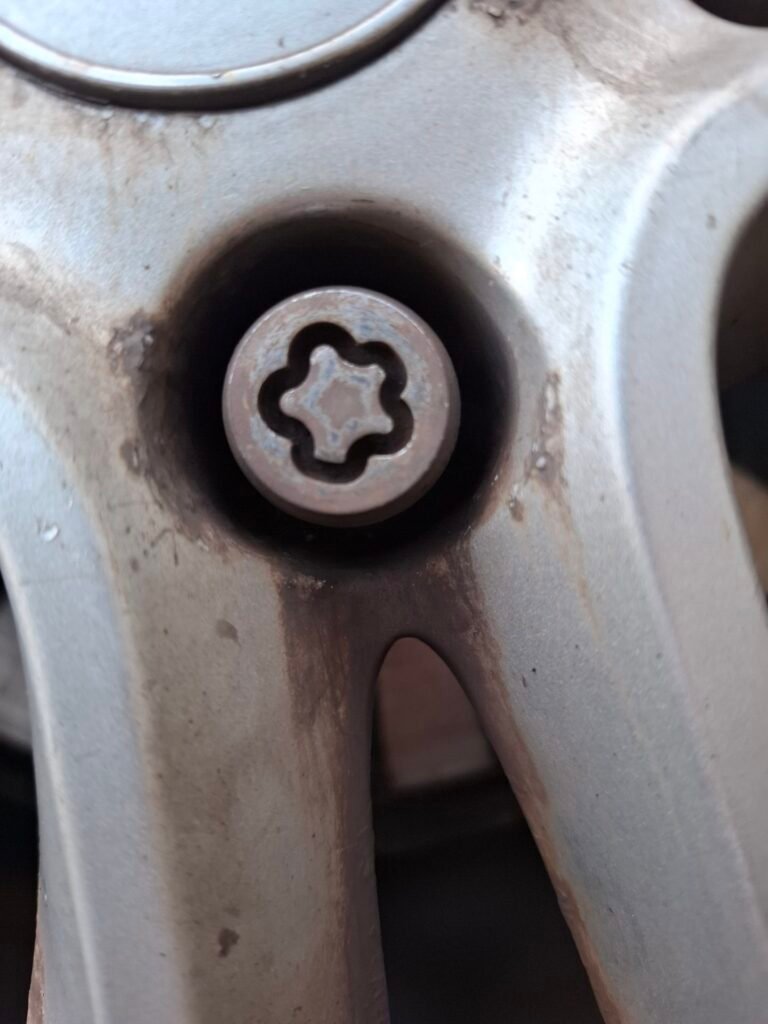 Hyundai I30 wheel locking nut key replacement