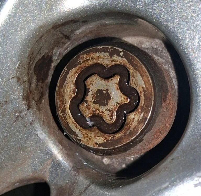 Hyundai i30 wheel locking nut key replacement