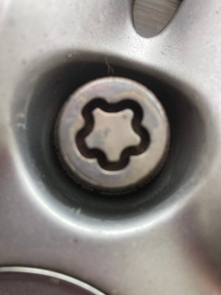 Hyundai i30 wheel locking nut key replacement