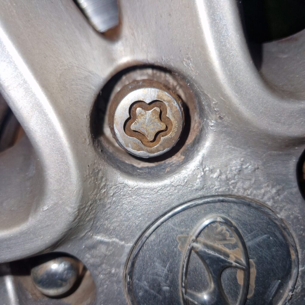 Hyundai i30 wheel locking nut key replacement