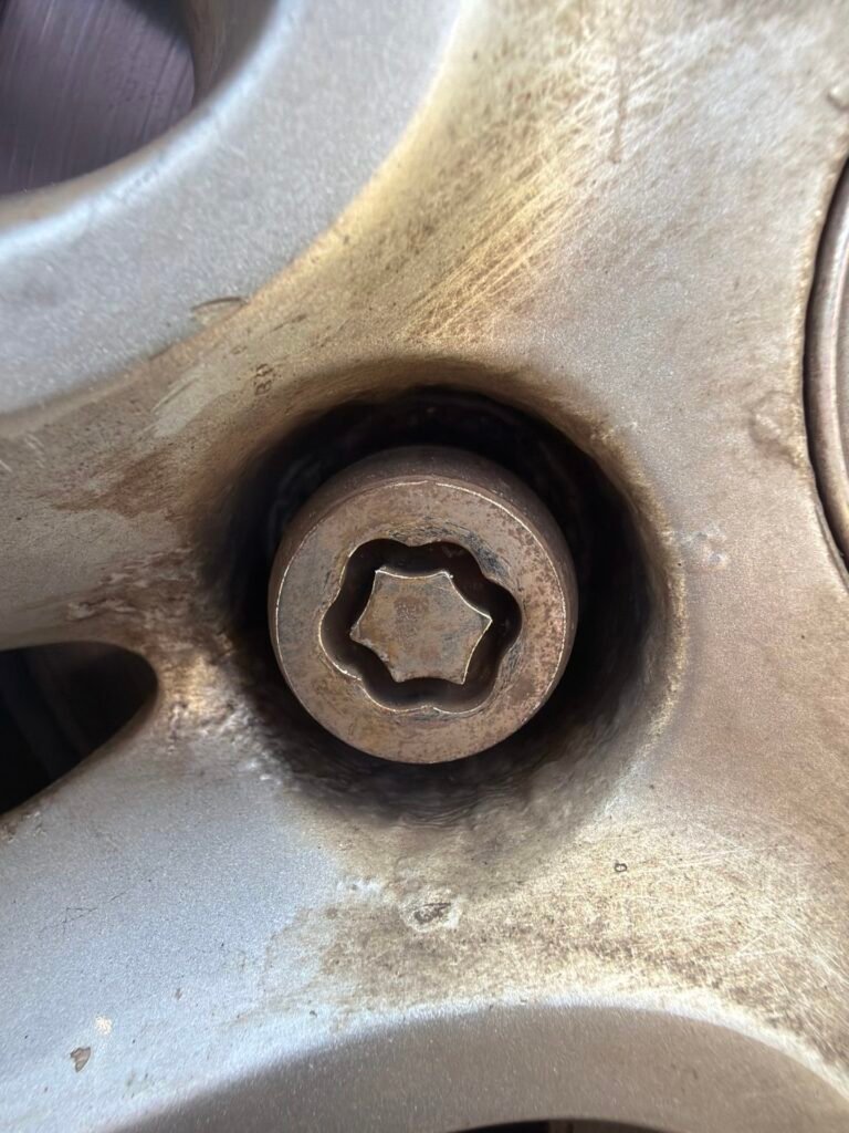 Hyundai I30 wheel locking nut key replacement