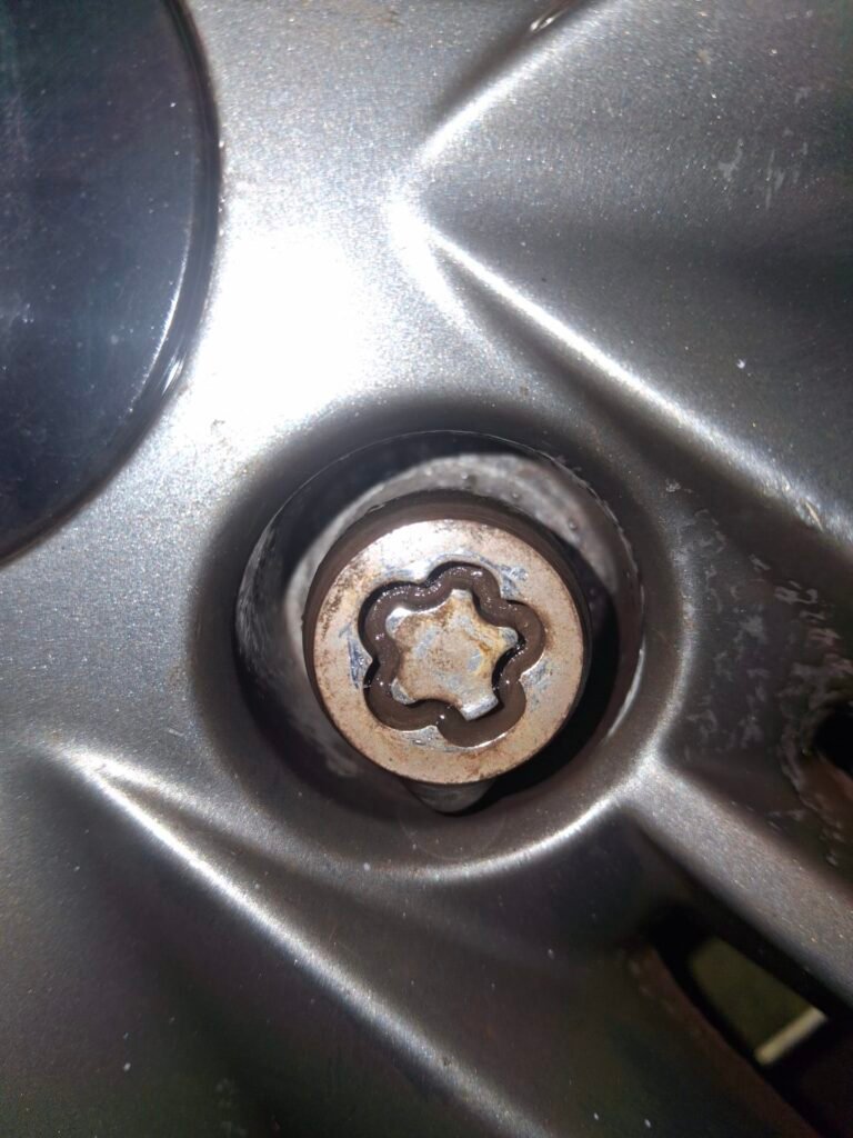 Hyundai i35 wheel locking nut key replacement