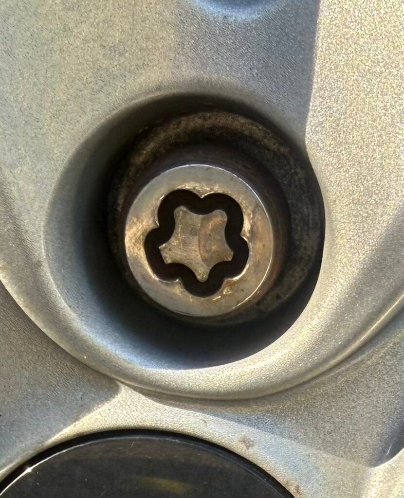 hyundai i40 wheel locking nut key replacement
