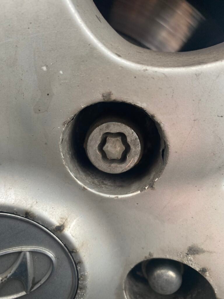 Hyundai I800 wheel locking nut key replacement
