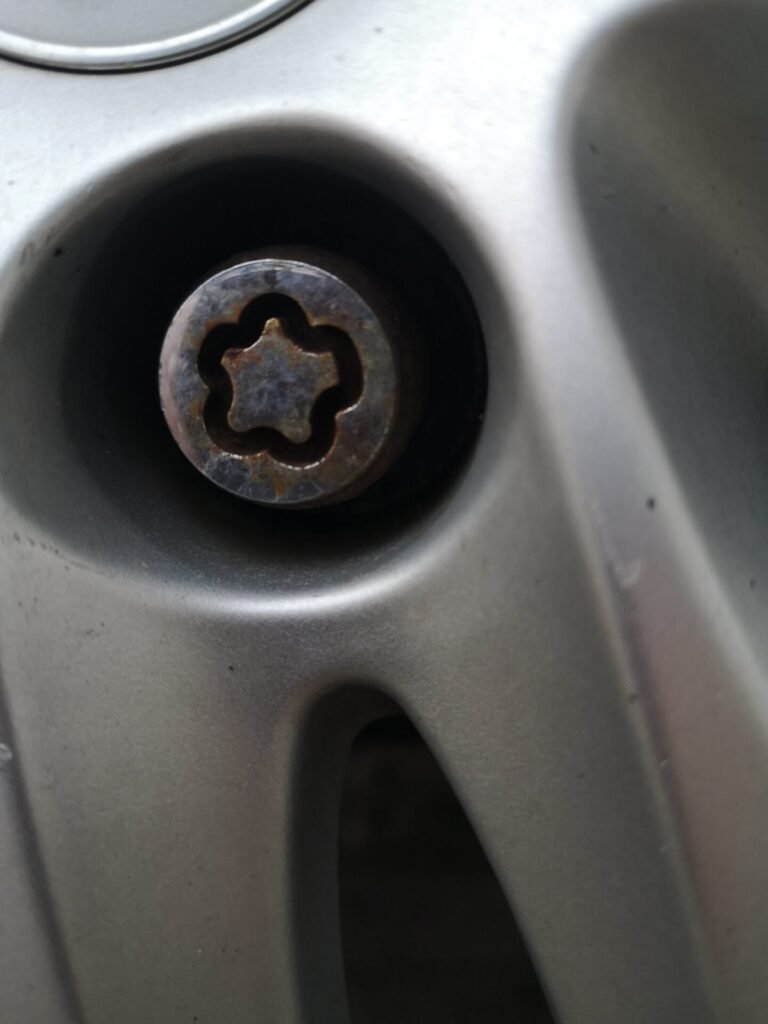 Hyundai Ix35 wheel locking nut key replacement