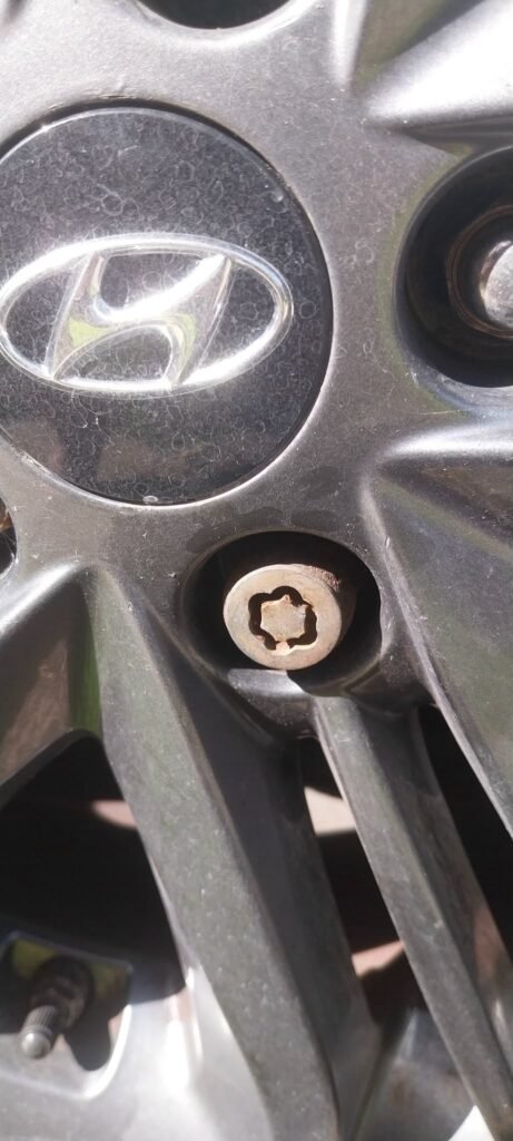 Hyundai ix35 wheel locking nut key replacement