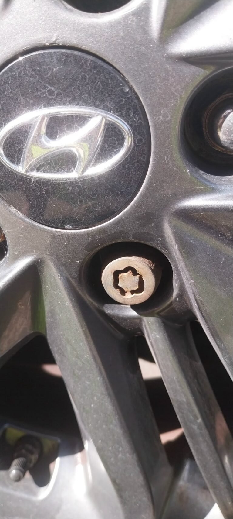 Hyundai ix35 wheel locking nut key replacement