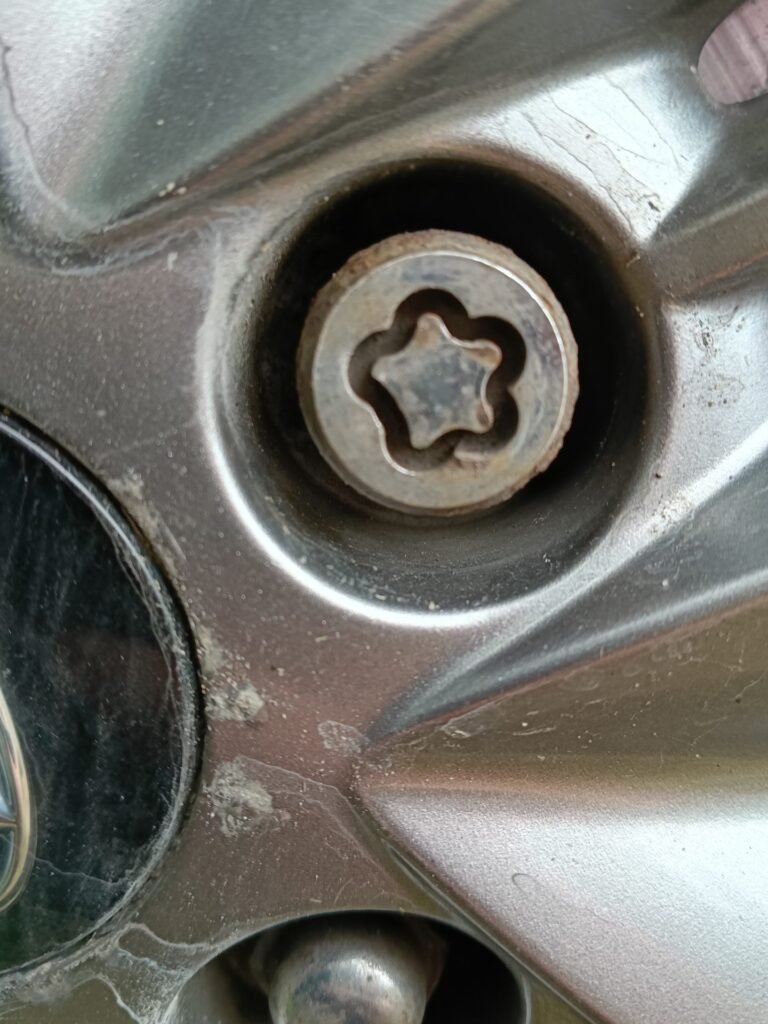 Hyundai ix35 wheel locking nut key replacement
