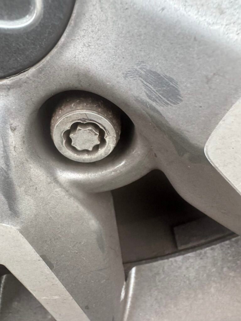 Hyundai Santa Fe wheel locking nut key replacement