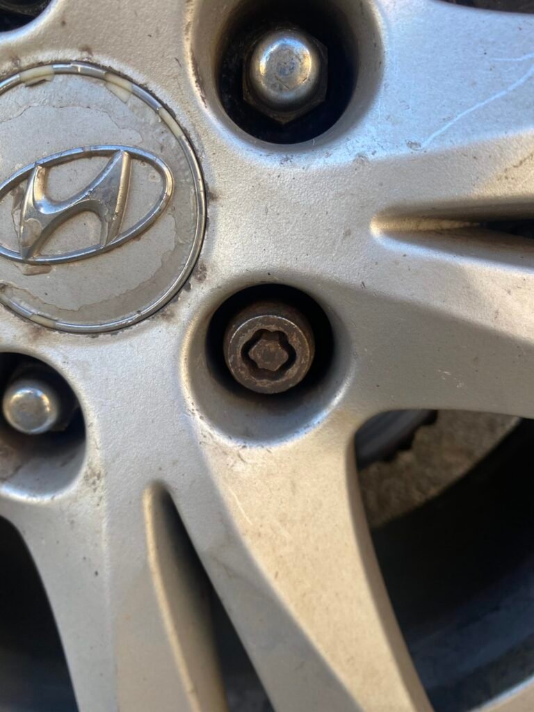 Hyundai Santa Fe wheel locking nut key replacement