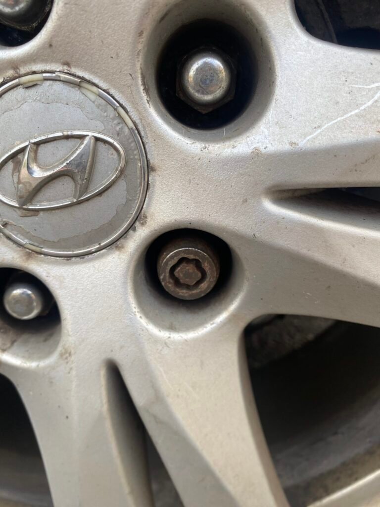 Hyundai Santa Fe wheel locking nut key replacement