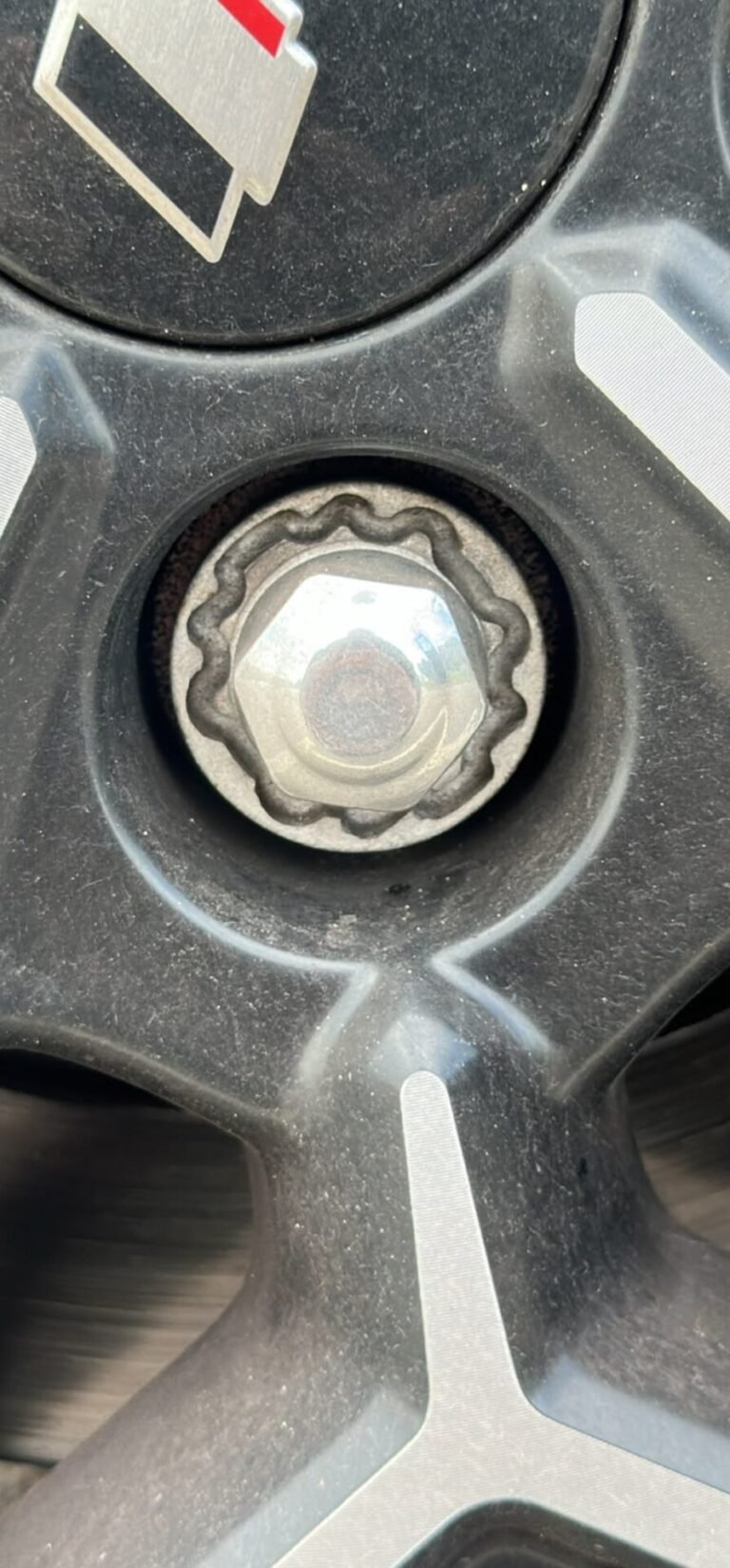 Hyundai Tucson Hybrid NLine wheel locking nut key replacement
