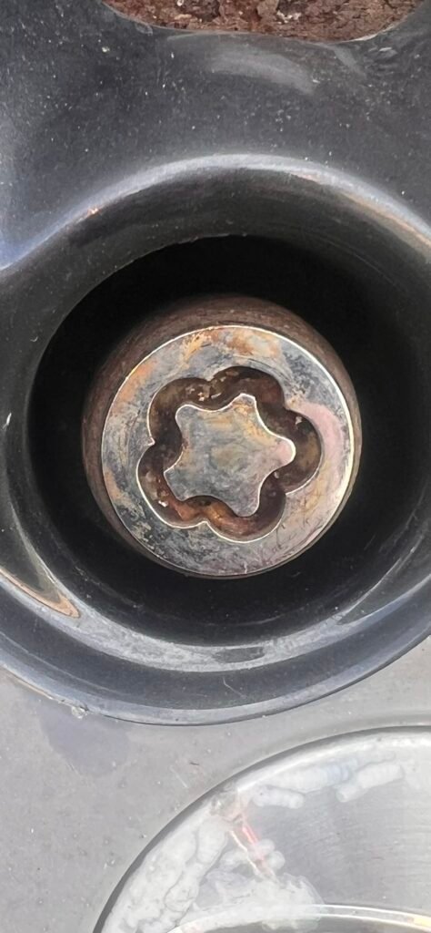 Hyundai Tucson wheel locking nut key replacement