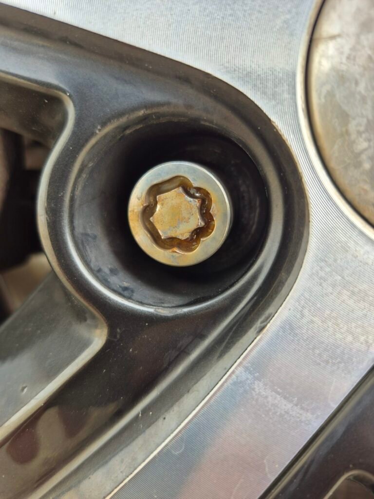 Hyundai Tucson wheel locking nut key replacement
