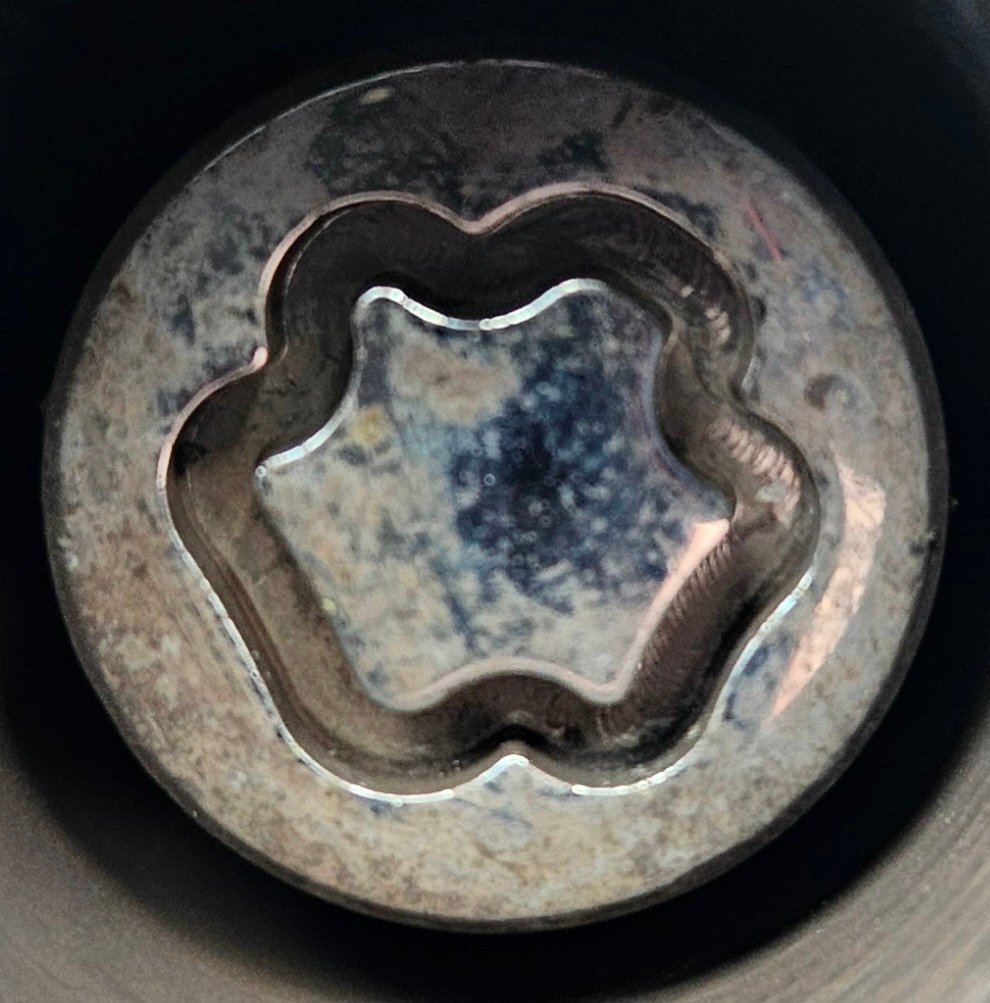 Hyundai Tucson wheel locking nut key replacement