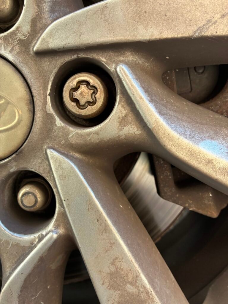 hyundai tuscon wheel locking nut key replacement
