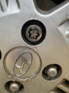 hyundai i10 wheel locking nut