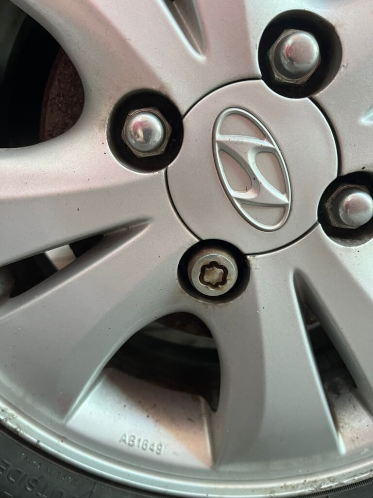Hyundai I10 wheel locking nut