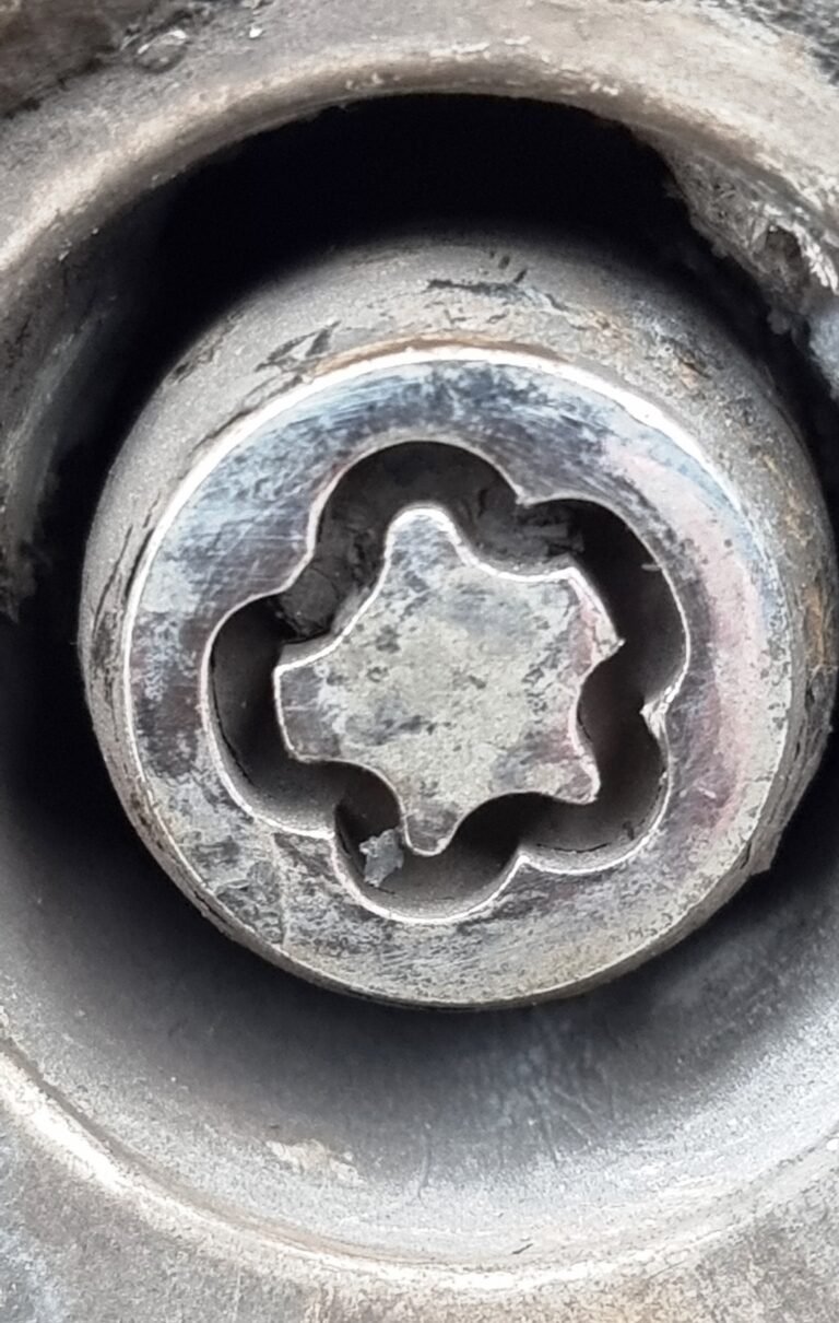 Hyundai i30 lug nut key