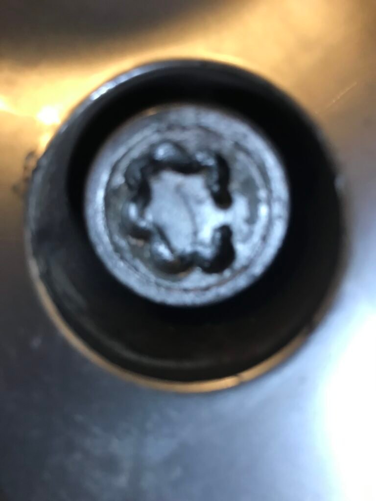 Hyundai i30 locking lug nut