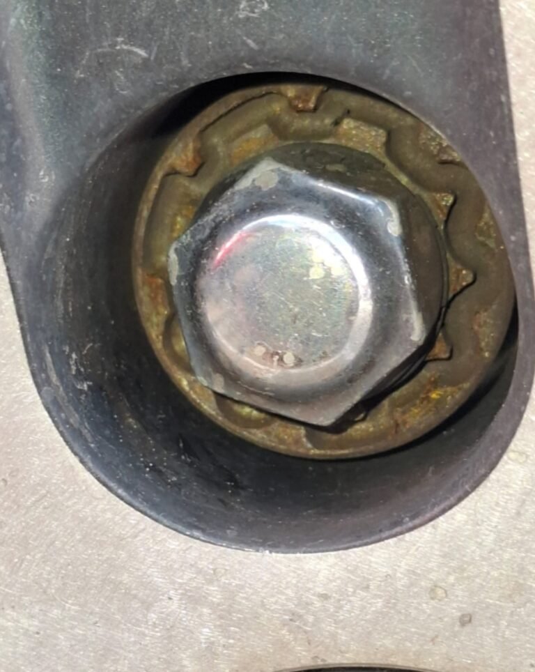 Hyundai I30 locking wheel nut