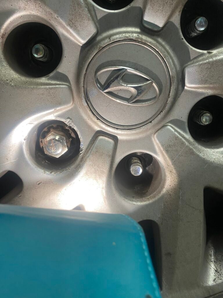 Hyundai i800 wheel nut key replacement