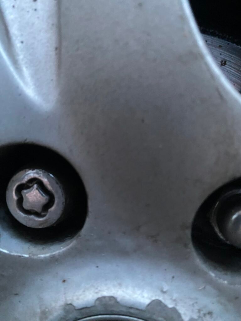 Hyundai I800 lug nut key