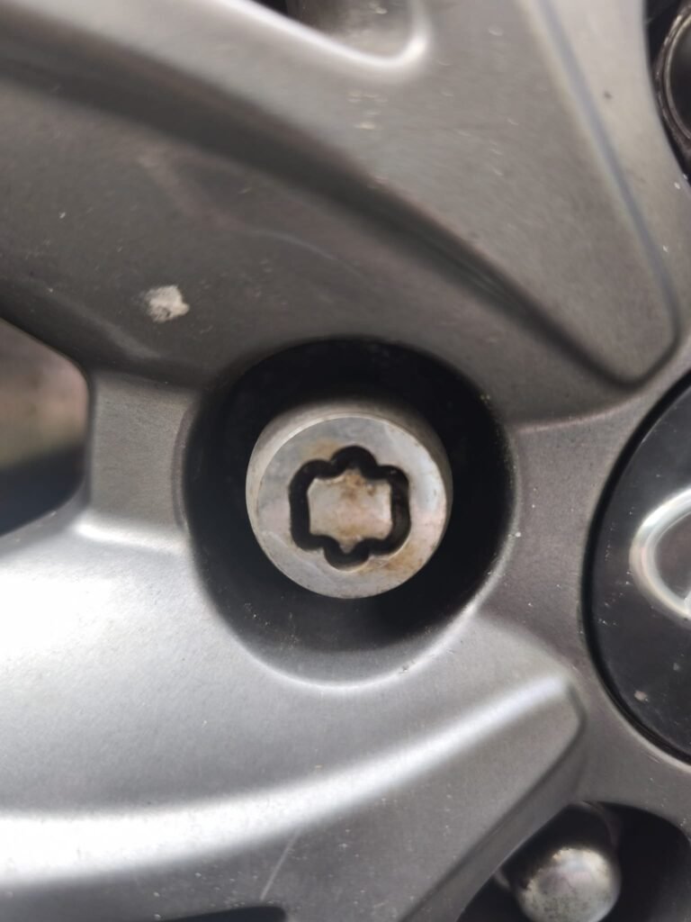 Hyundai ix35 wheel locking key