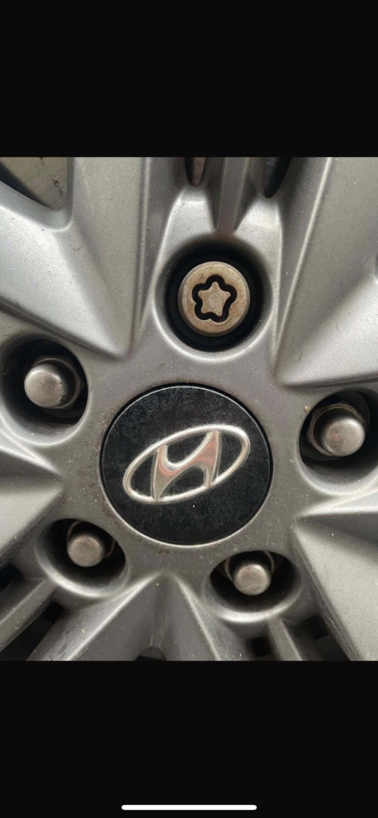 Hyundai ix35 wheel locking nut