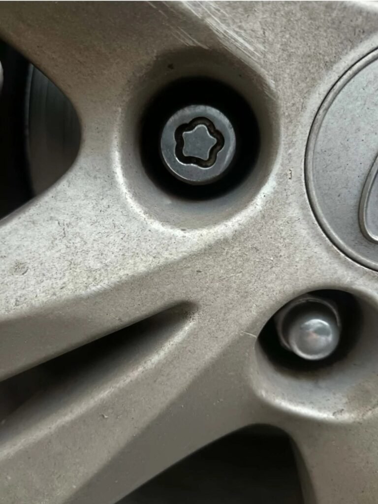 Hyundai Sante fe wheel nut key replacement