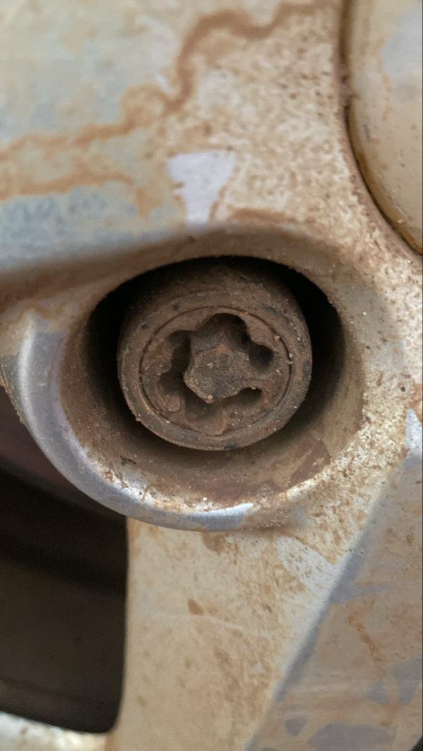 Hyundai Sonata 2009 lug nut key