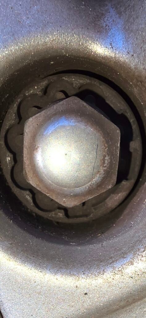 Hyundai Tucson wheel locking key