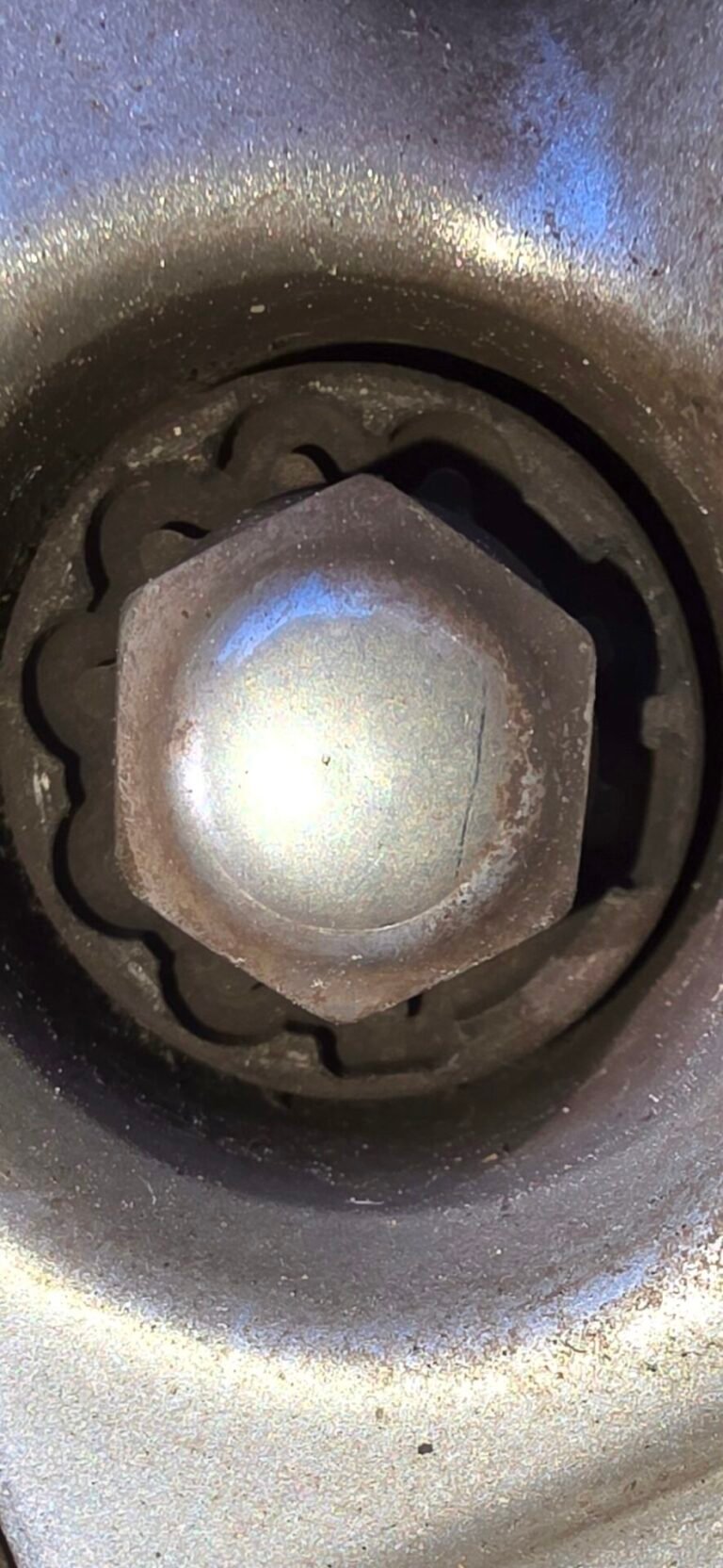 Hyundai Tucson wheel locking key