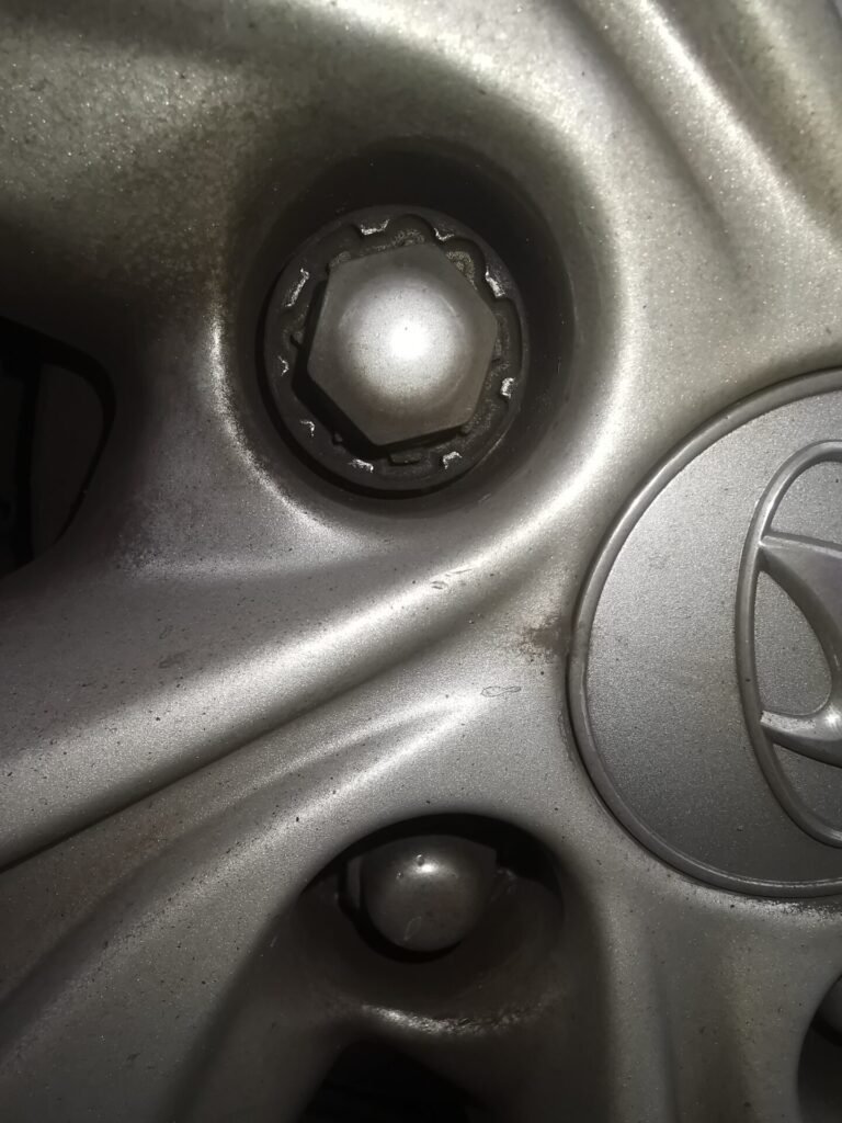 Hyundai Tucson wheel locking key