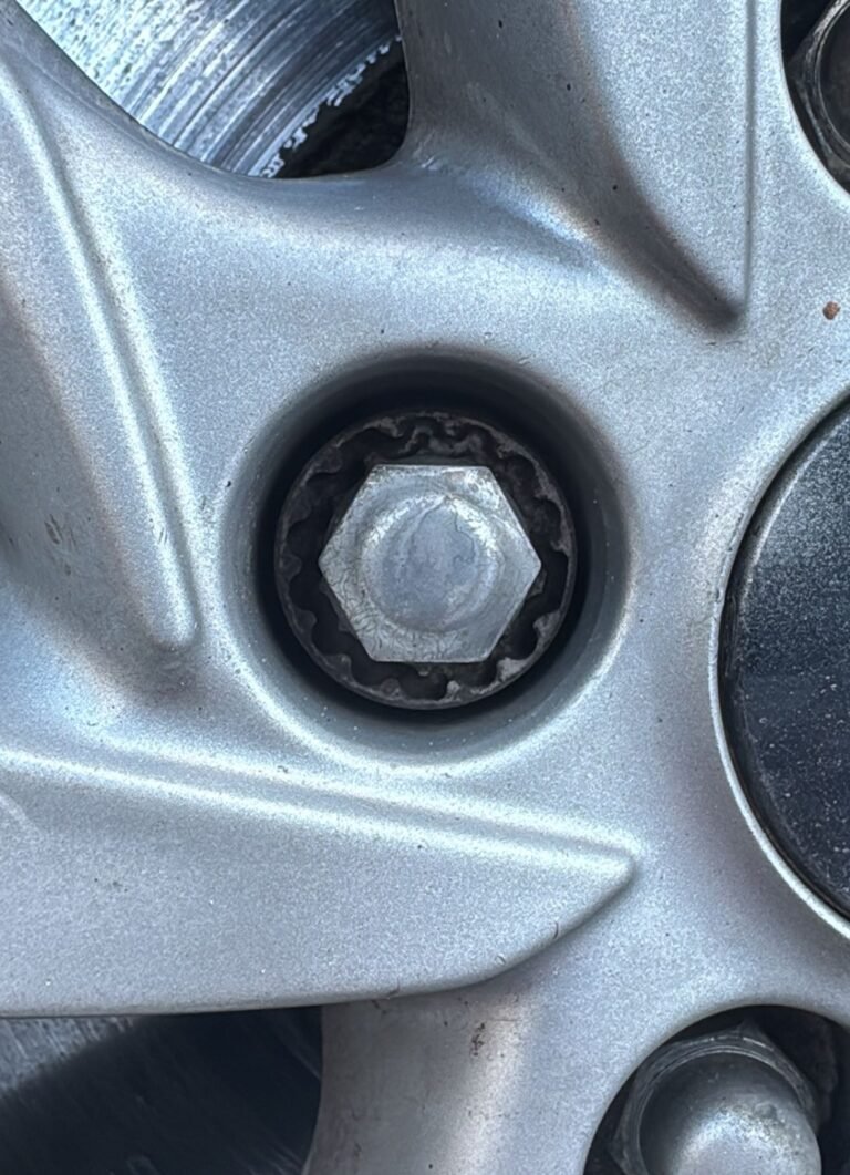 Hyundai Tuscon locking wheel nut