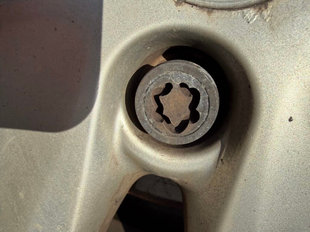 Hyundai I30 wheel locking nut key replacement