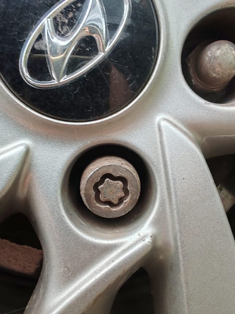 Hyunday Tuscon wheel locking nut key replacement