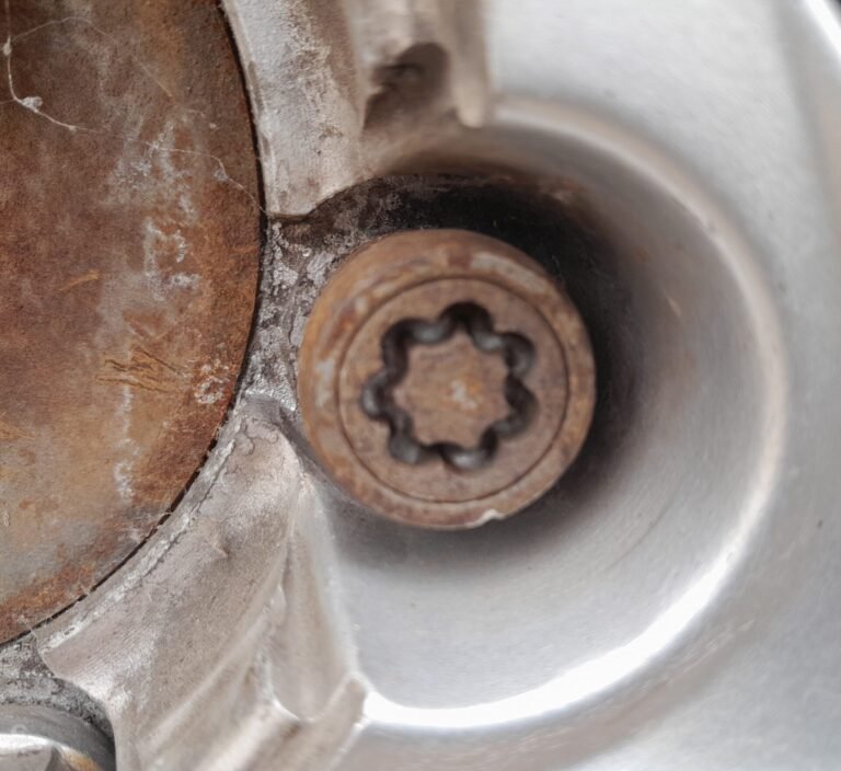 Hyundia Terracan 2005 2.9 wheel locking nut key replacement