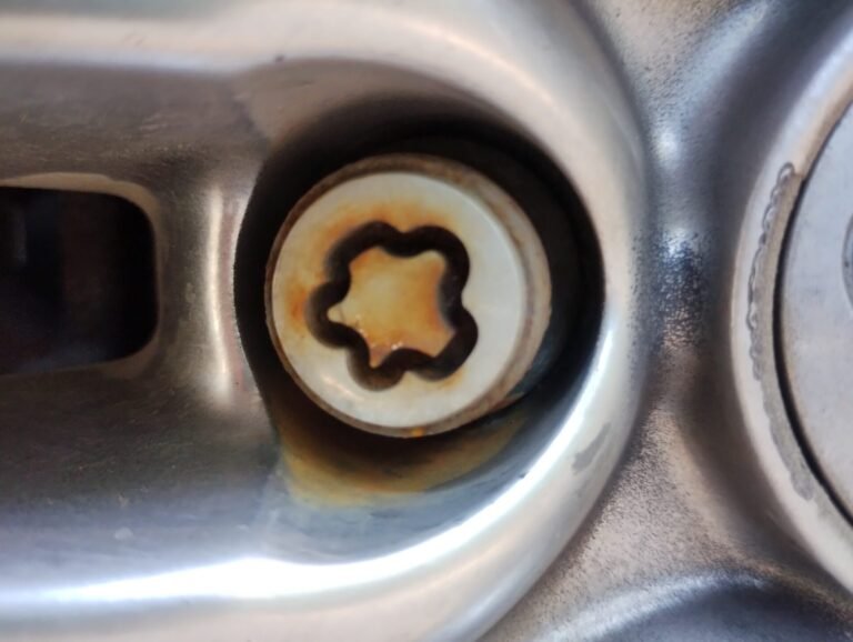 Infiniti EX30D wheel locking nut key replacement