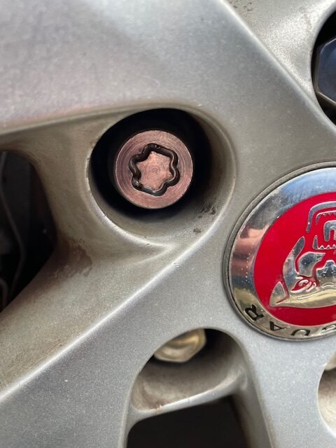 Jaguar e pace 2018 D150 AWD wheel locking nut key replacement