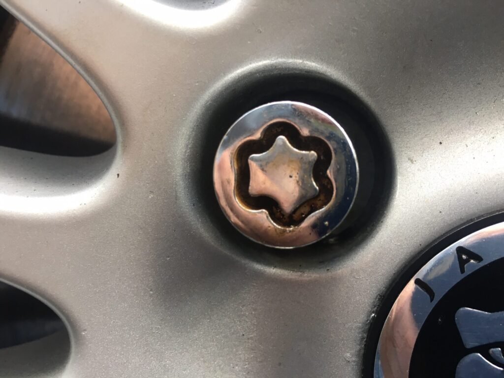 Jaguar XF wheel locking nut key replacement
