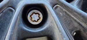 Jaguar F Pace 2018 wheel locking key