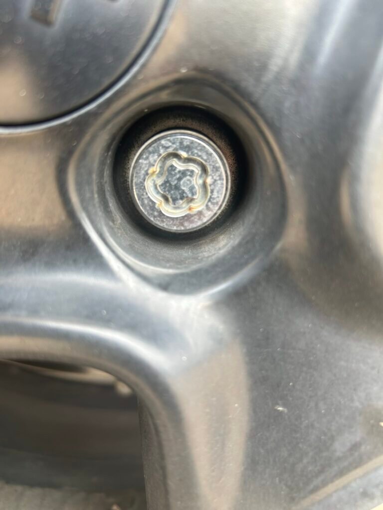 Jeep compass Trailhawk Compass wheel locking nut key replacement