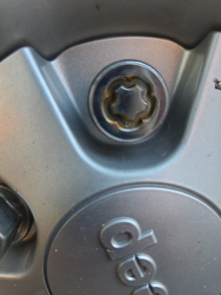 Jeep 2017 Cherokee Sport FWD wheel locking nut key replacement